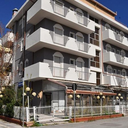Hotel Sabbia D'Oro Римини Экстерьер фото
