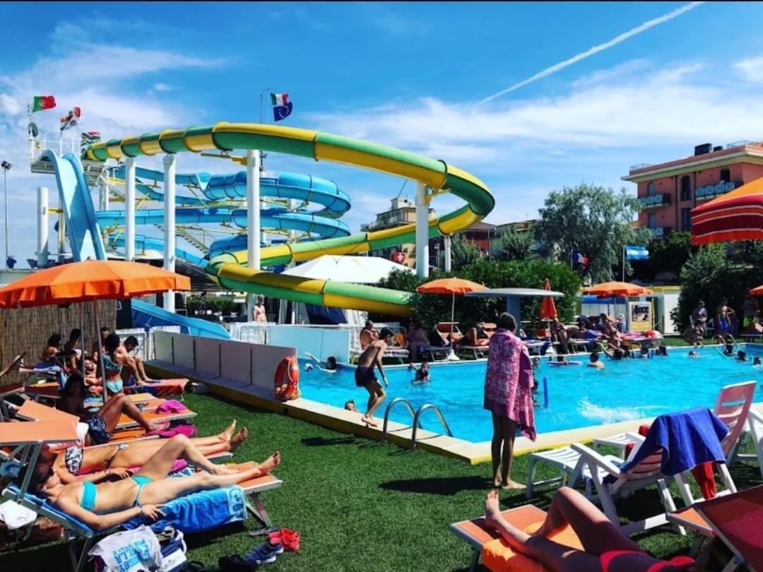 Hotel Sabbia D'Oro Римини Экстерьер фото