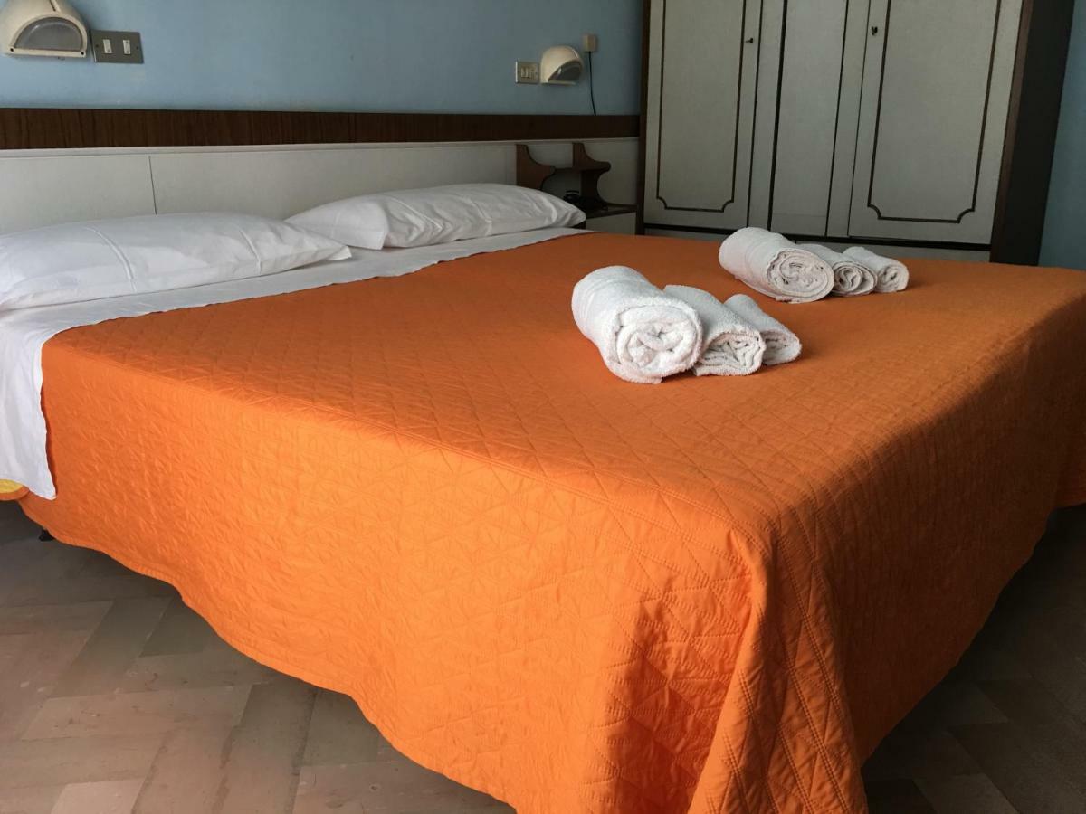 Hotel Sabbia D'Oro Римини Экстерьер фото